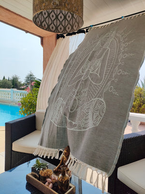 www.visiteprivee-deco.fr  serviette de plage fouta grise CHAKRA, Bouddha.