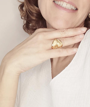 www.visiteprivee-deco.fr bague femme feuille dorée à l'or fin, bijoux français.