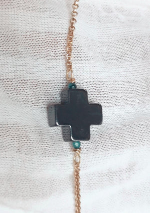 Ouvrir l&#39;image dans le diaporama, www.visiteprivee-deco.fr bracelet croix femme pierre hématite anthracite, fabrication française.
