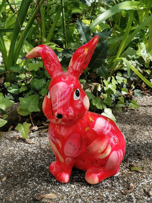 www.visiteprivee-deco.fr tirelire lapin colorée, peinte à la main.