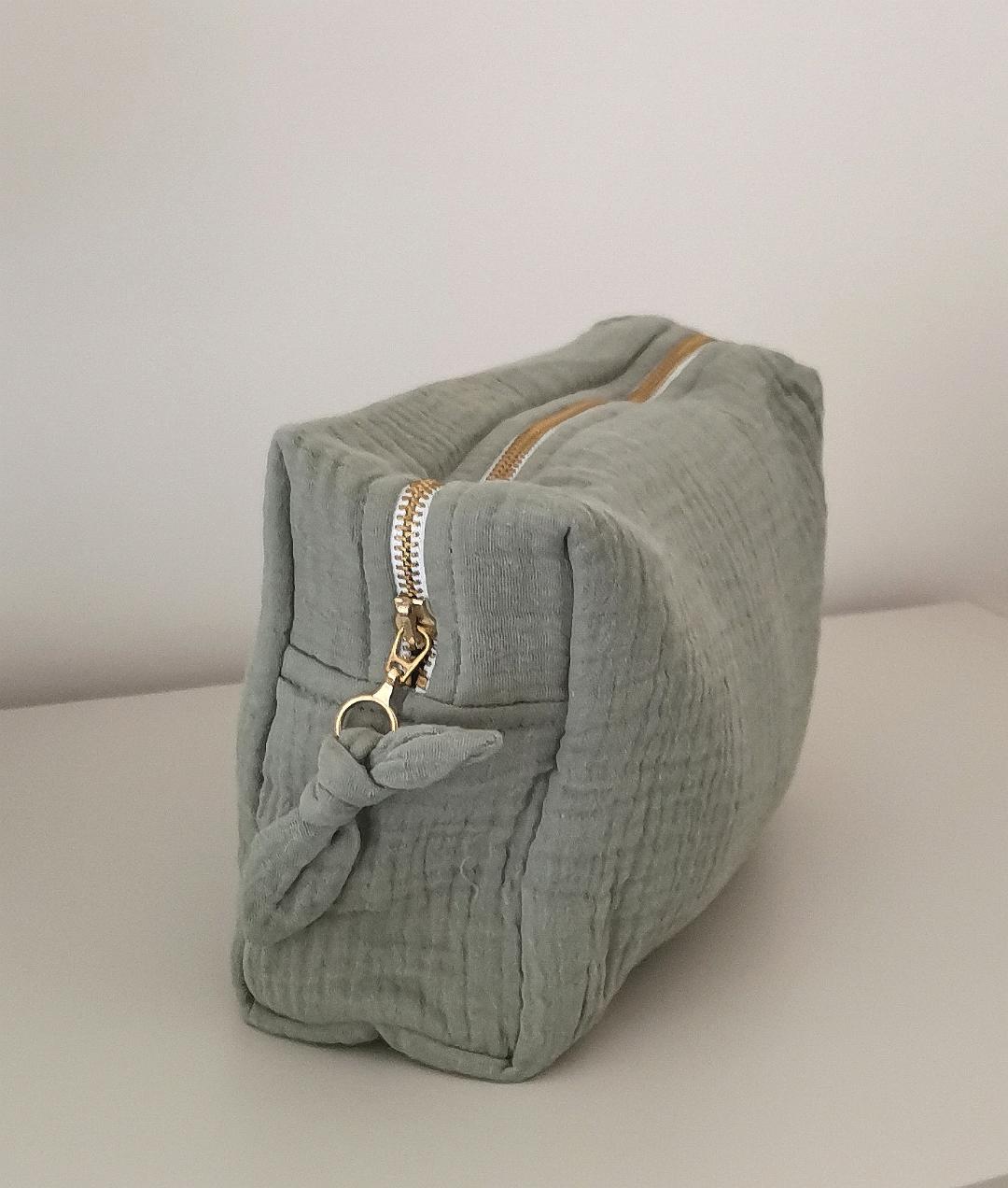 www.visiteprivee-deco.fr trousse de toilette en gaz de coton fabrication européenne.